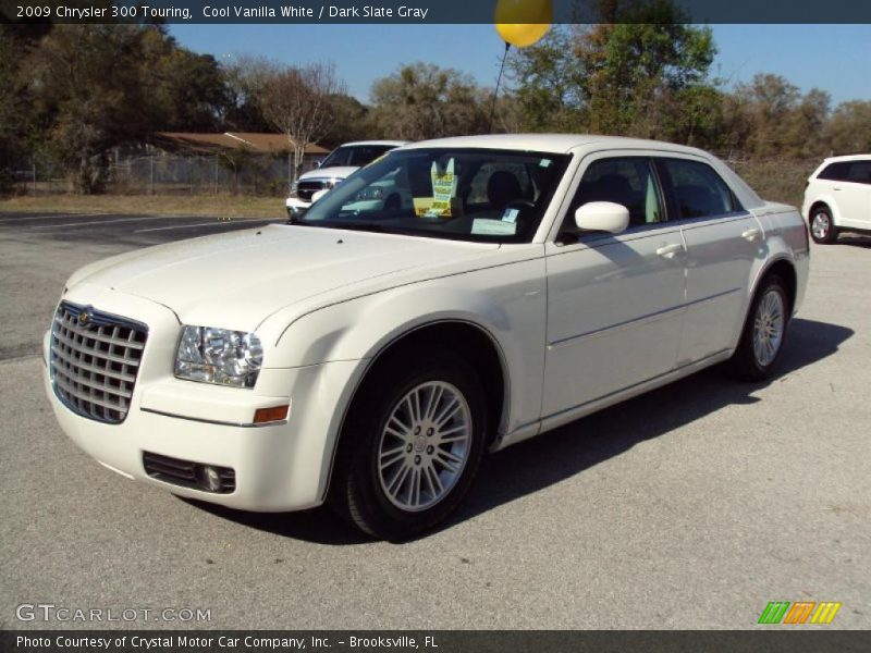 Cool Vanilla White / Dark Slate Gray 2009 Chrysler 300 Touring