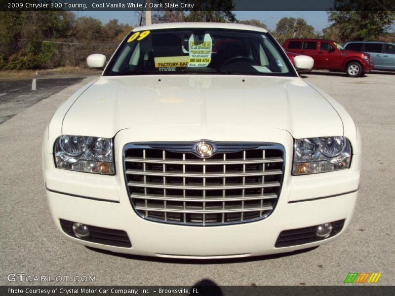 Cool Vanilla White / Dark Slate Gray 2009 Chrysler 300 Touring
