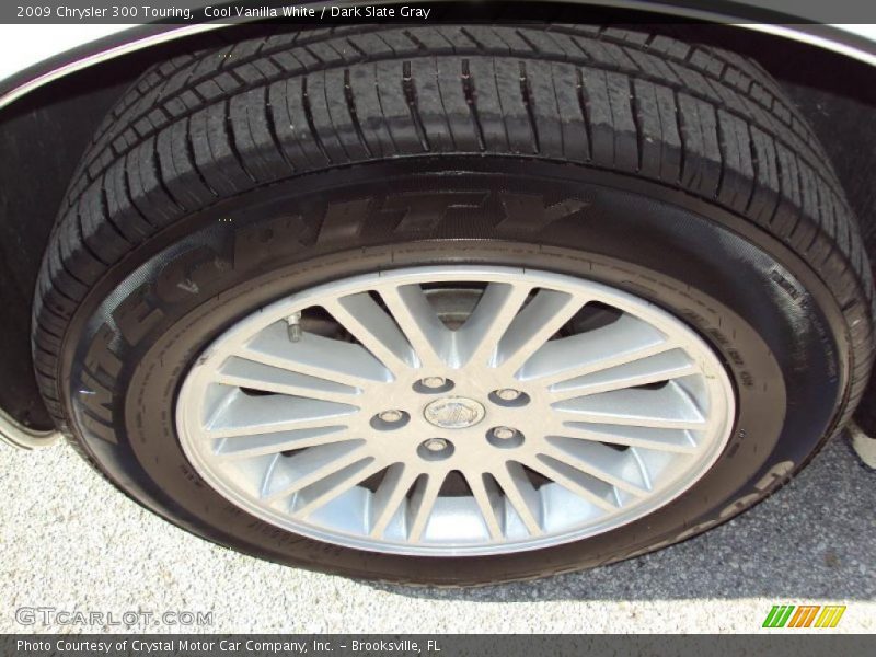 Cool Vanilla White / Dark Slate Gray 2009 Chrysler 300 Touring