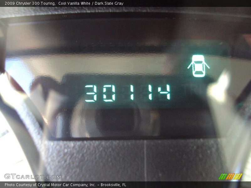 Cool Vanilla White / Dark Slate Gray 2009 Chrysler 300 Touring