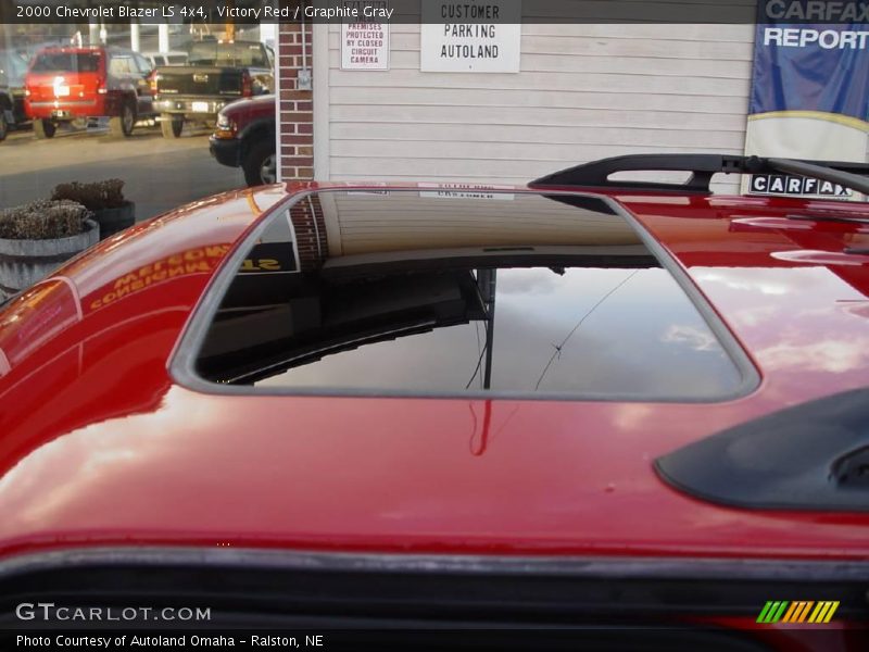 Victory Red / Graphite Gray 2000 Chevrolet Blazer LS 4x4