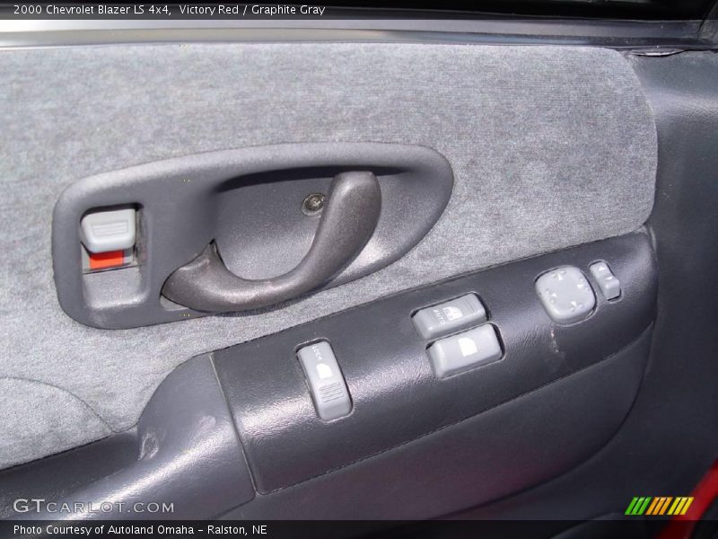Victory Red / Graphite Gray 2000 Chevrolet Blazer LS 4x4
