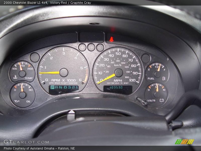 Victory Red / Graphite Gray 2000 Chevrolet Blazer LS 4x4