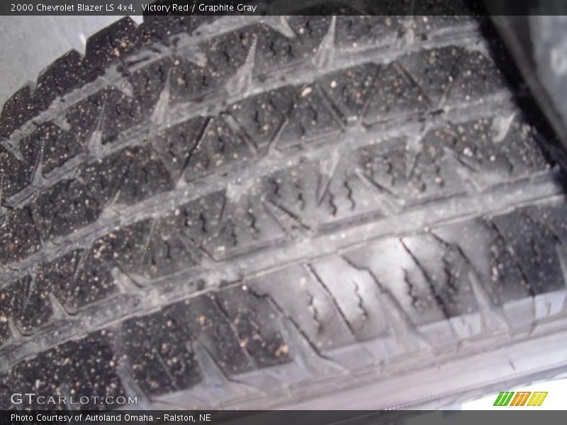 Victory Red / Graphite Gray 2000 Chevrolet Blazer LS 4x4