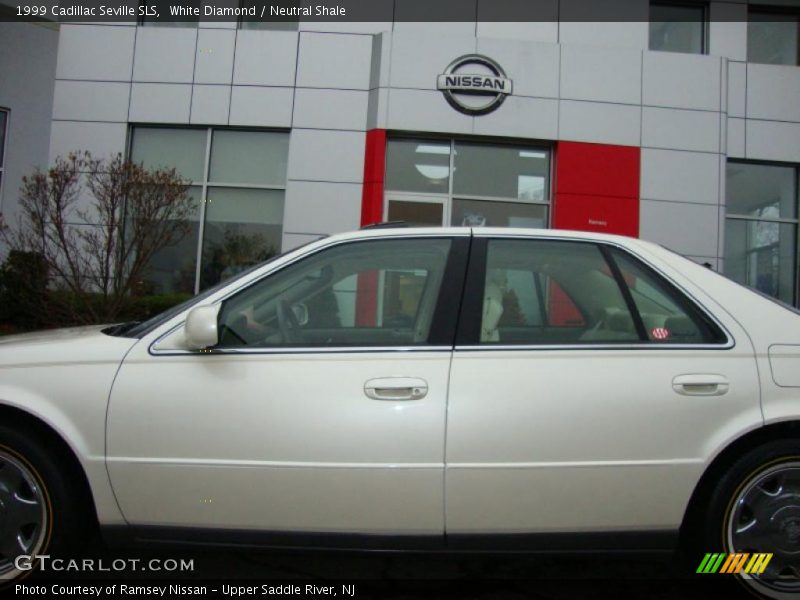 White Diamond / Neutral Shale 1999 Cadillac Seville SLS