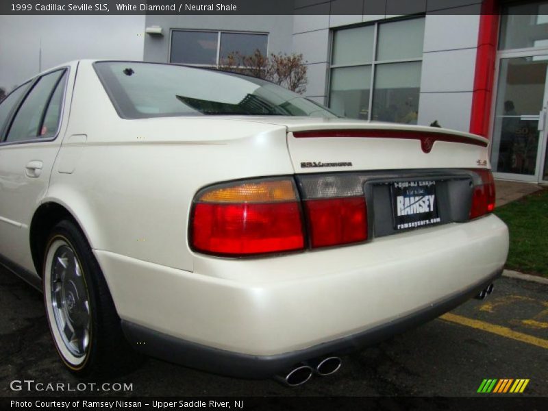 White Diamond / Neutral Shale 1999 Cadillac Seville SLS