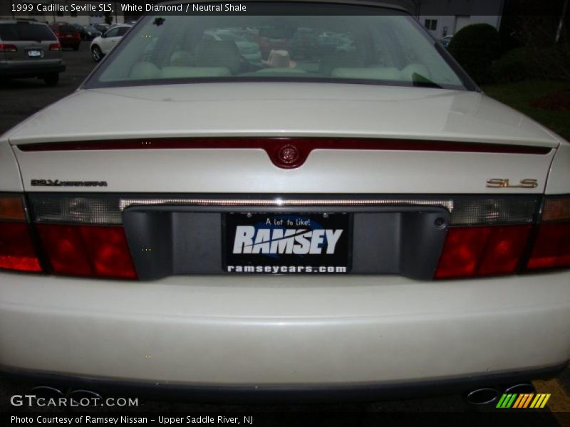 White Diamond / Neutral Shale 1999 Cadillac Seville SLS