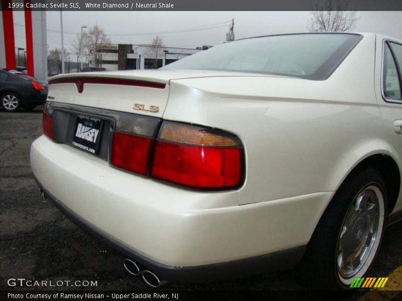 White Diamond / Neutral Shale 1999 Cadillac Seville SLS