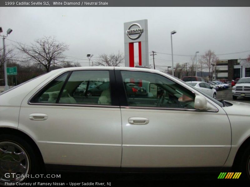 White Diamond / Neutral Shale 1999 Cadillac Seville SLS