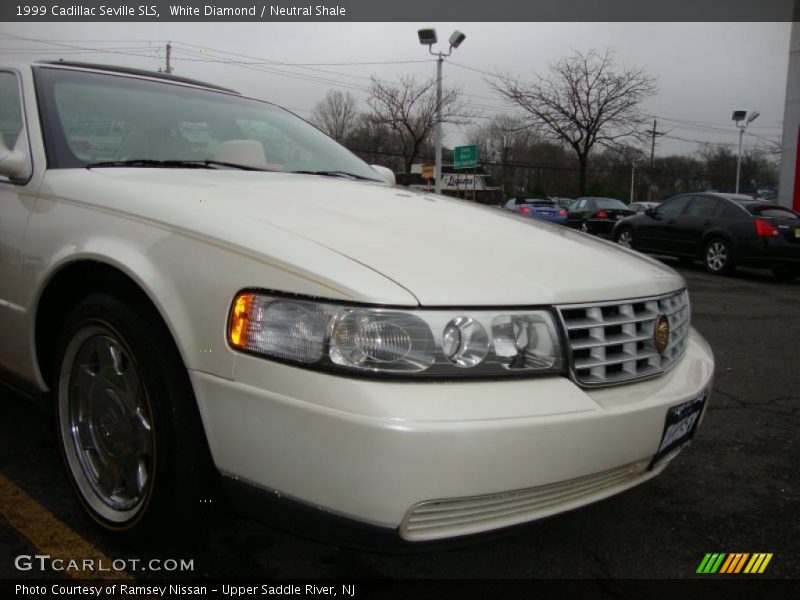 White Diamond / Neutral Shale 1999 Cadillac Seville SLS