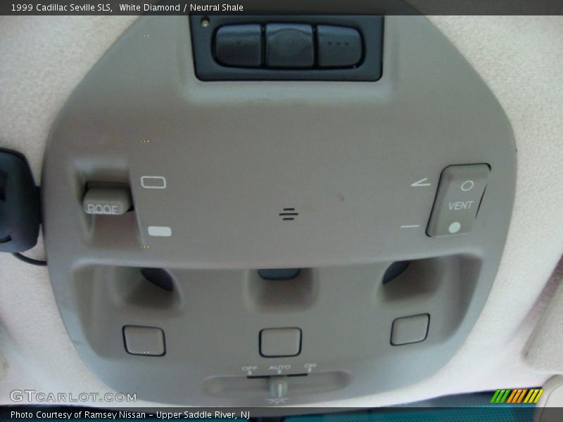 White Diamond / Neutral Shale 1999 Cadillac Seville SLS