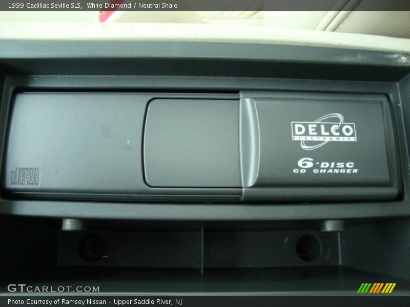 White Diamond / Neutral Shale 1999 Cadillac Seville SLS
