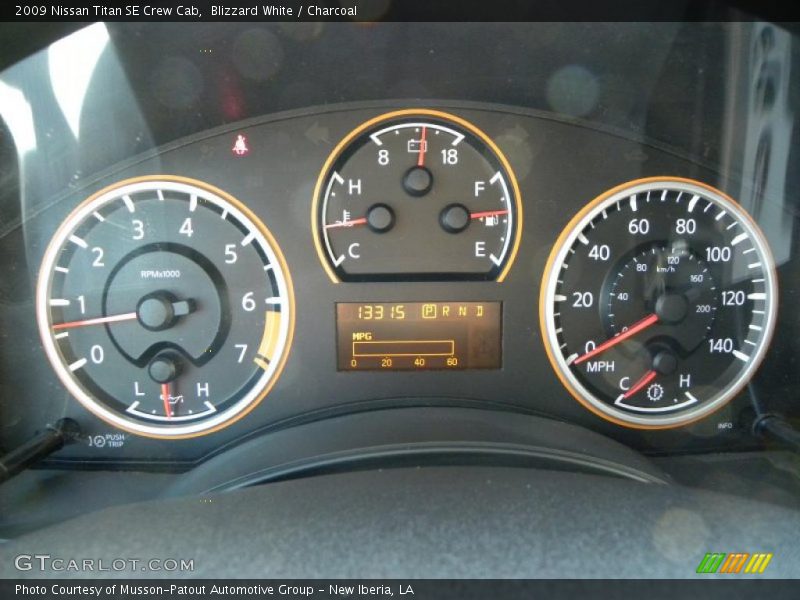 Blizzard White / Charcoal 2009 Nissan Titan SE Crew Cab
