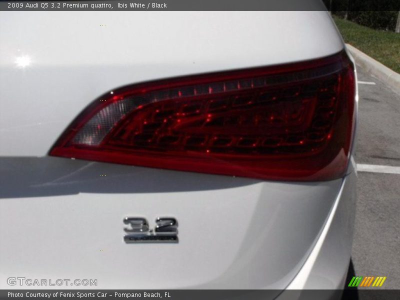 Ibis White / Black 2009 Audi Q5 3.2 Premium quattro
