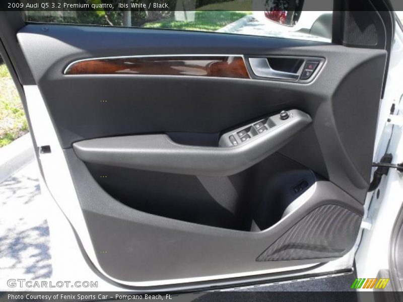 Ibis White / Black 2009 Audi Q5 3.2 Premium quattro