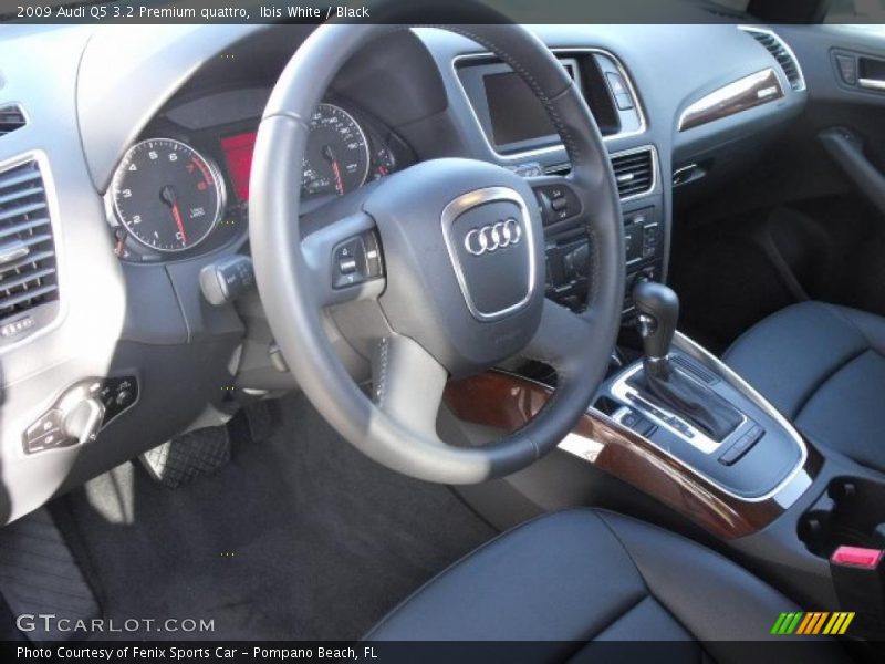Ibis White / Black 2009 Audi Q5 3.2 Premium quattro