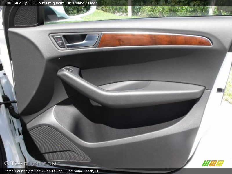 Ibis White / Black 2009 Audi Q5 3.2 Premium quattro