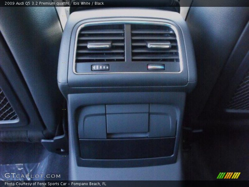 Ibis White / Black 2009 Audi Q5 3.2 Premium quattro