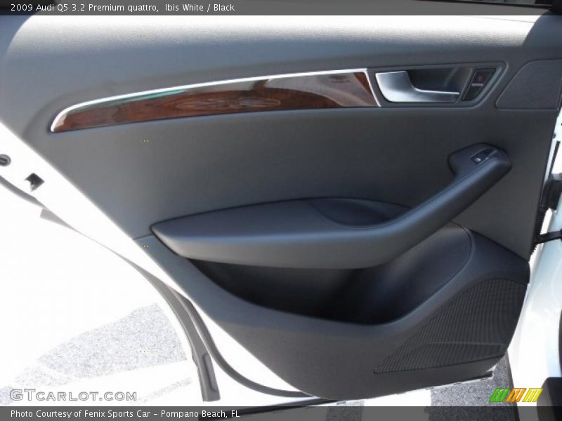 Ibis White / Black 2009 Audi Q5 3.2 Premium quattro