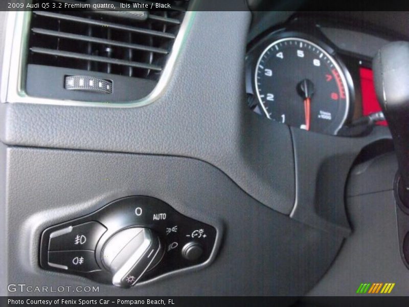 Ibis White / Black 2009 Audi Q5 3.2 Premium quattro