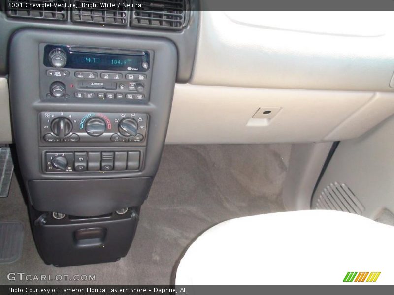 Bright White / Neutral 2001 Chevrolet Venture