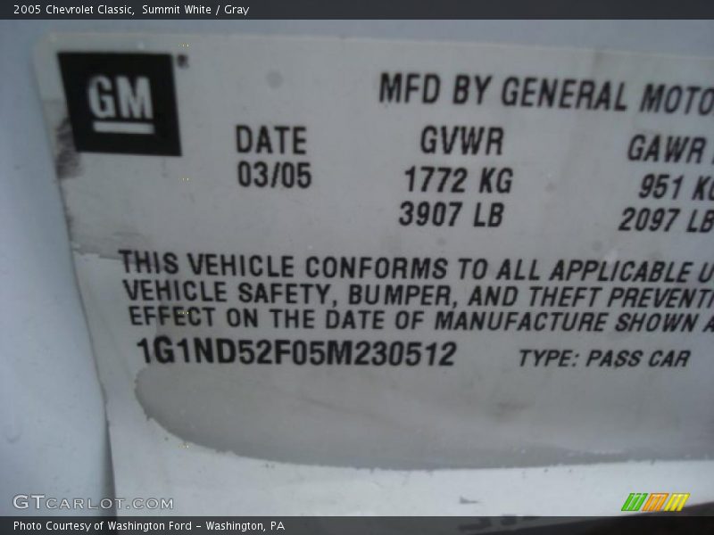 Summit White / Gray 2005 Chevrolet Classic