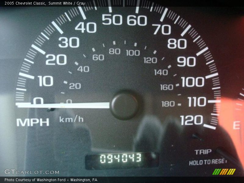 Summit White / Gray 2005 Chevrolet Classic
