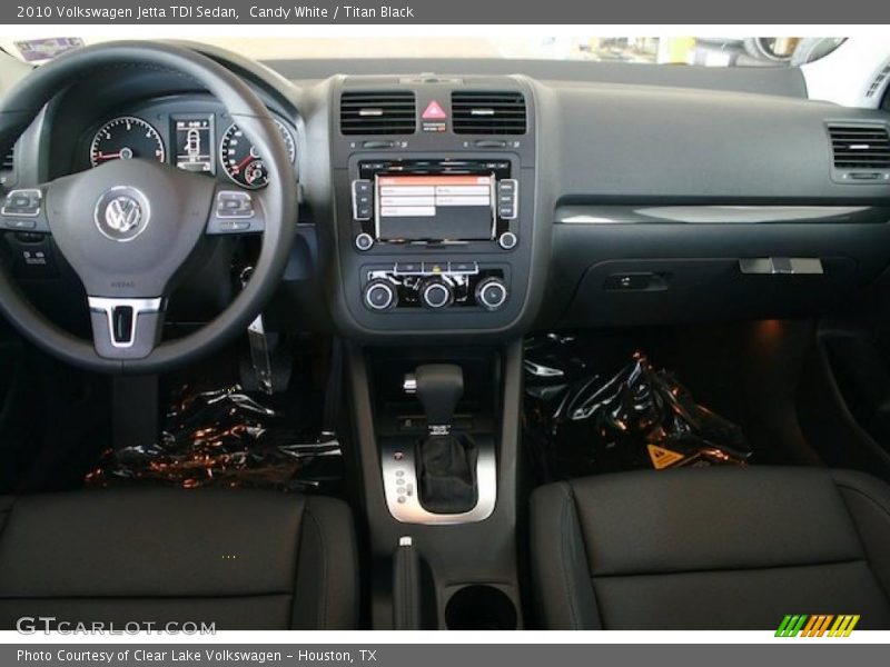 Candy White / Titan Black 2010 Volkswagen Jetta TDI Sedan