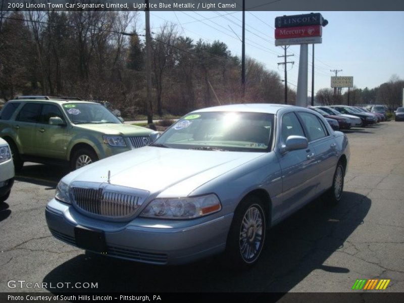 Light Ice Blue Metallic / Light Camel 2009 Lincoln Town Car Signature Limited