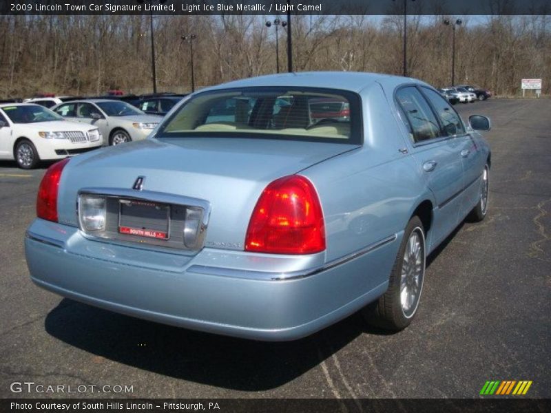 Light Ice Blue Metallic / Light Camel 2009 Lincoln Town Car Signature Limited