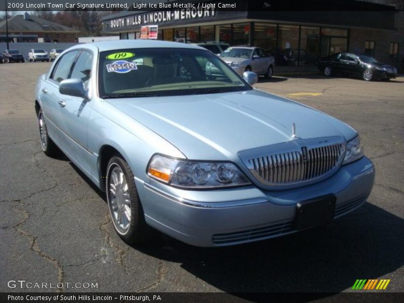 Light Ice Blue Metallic / Light Camel 2009 Lincoln Town Car Signature Limited