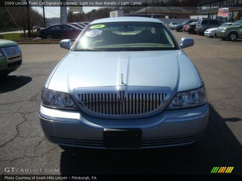 Light Ice Blue Metallic / Light Camel 2009 Lincoln Town Car Signature Limited