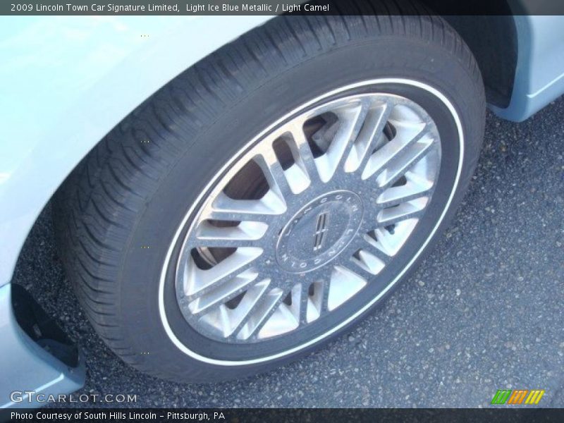 Light Ice Blue Metallic / Light Camel 2009 Lincoln Town Car Signature Limited