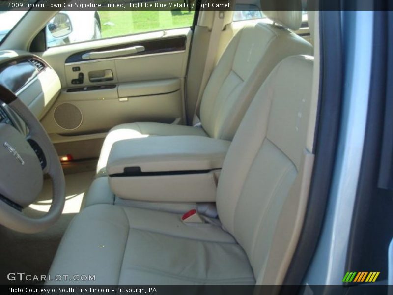Light Ice Blue Metallic / Light Camel 2009 Lincoln Town Car Signature Limited