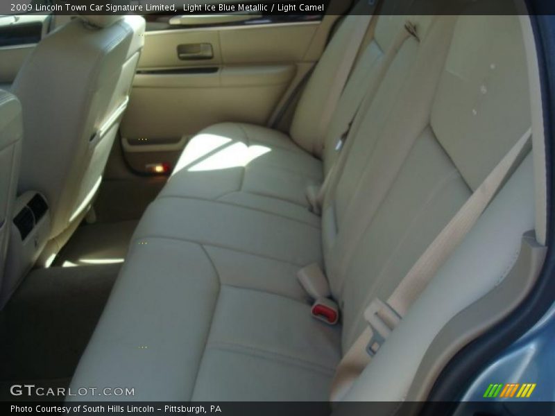 Light Ice Blue Metallic / Light Camel 2009 Lincoln Town Car Signature Limited