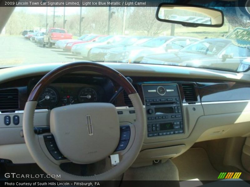 Light Ice Blue Metallic / Light Camel 2009 Lincoln Town Car Signature Limited