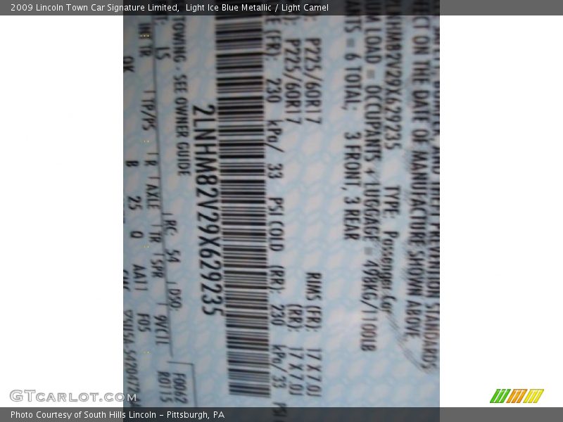 Light Ice Blue Metallic / Light Camel 2009 Lincoln Town Car Signature Limited