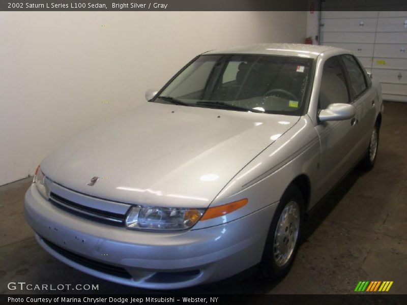 Bright Silver / Gray 2002 Saturn L Series L100 Sedan