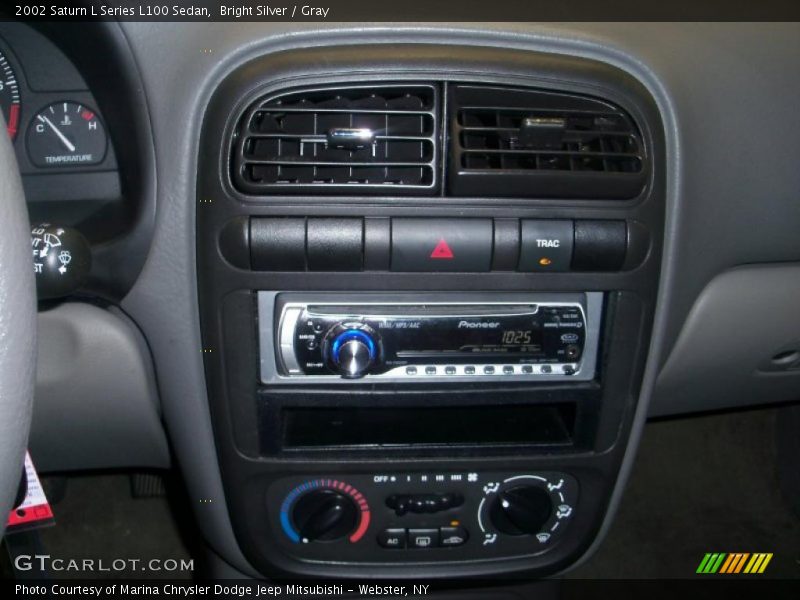 Bright Silver / Gray 2002 Saturn L Series L100 Sedan