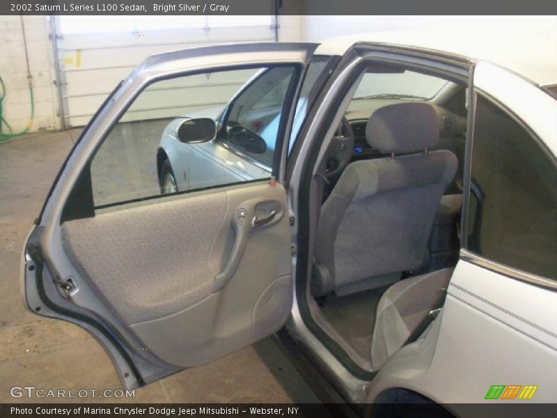 Bright Silver / Gray 2002 Saturn L Series L100 Sedan