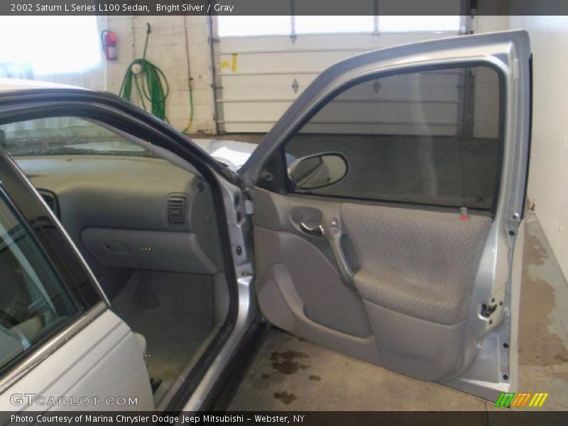 Bright Silver / Gray 2002 Saturn L Series L100 Sedan