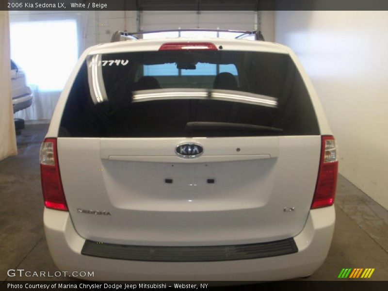 White / Beige 2006 Kia Sedona LX