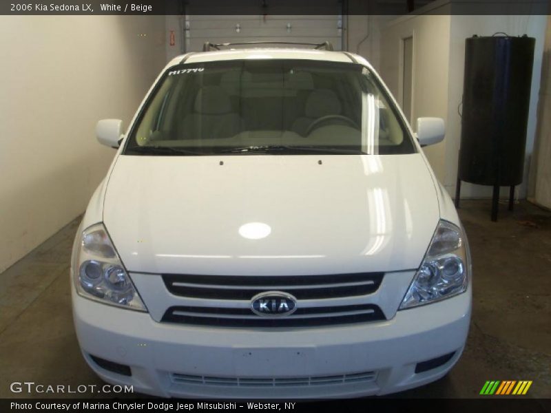 White / Beige 2006 Kia Sedona LX