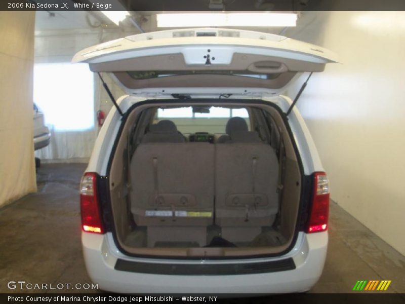 White / Beige 2006 Kia Sedona LX