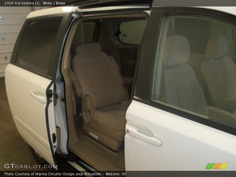 White / Beige 2006 Kia Sedona LX