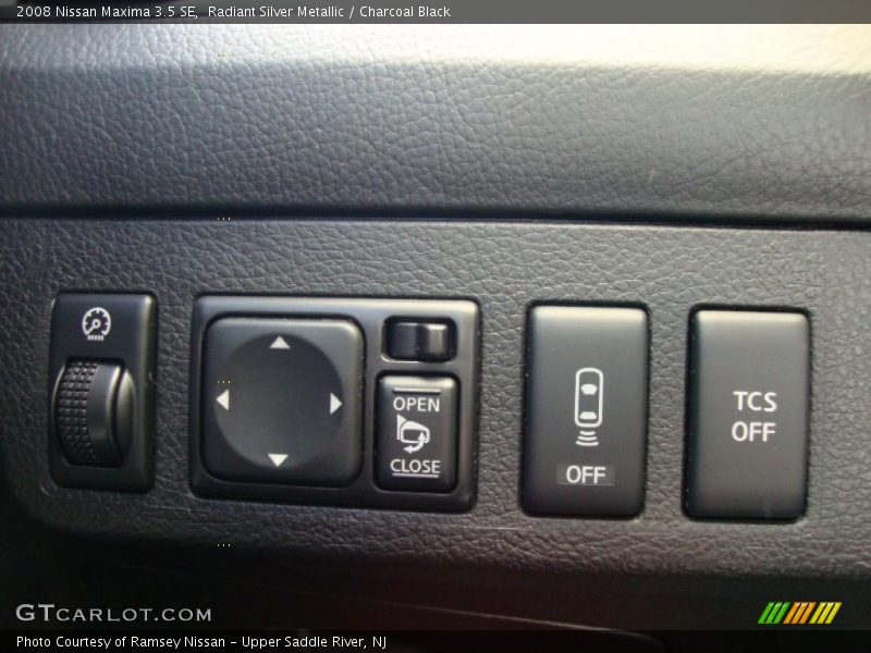 Radiant Silver Metallic / Charcoal Black 2008 Nissan Maxima 3.5 SE