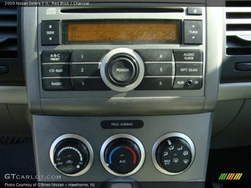 Red Brick / Charcoal 2009 Nissan Sentra 2.0