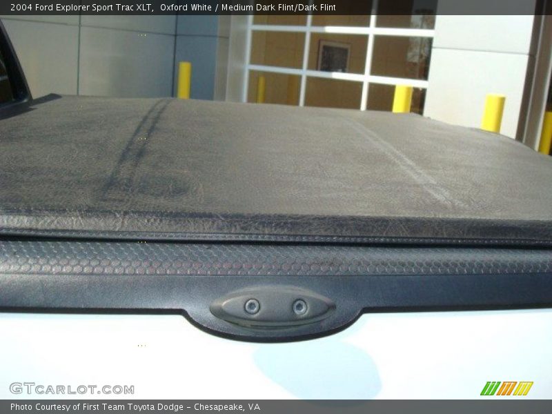 Oxford White / Medium Dark Flint/Dark Flint 2004 Ford Explorer Sport Trac XLT