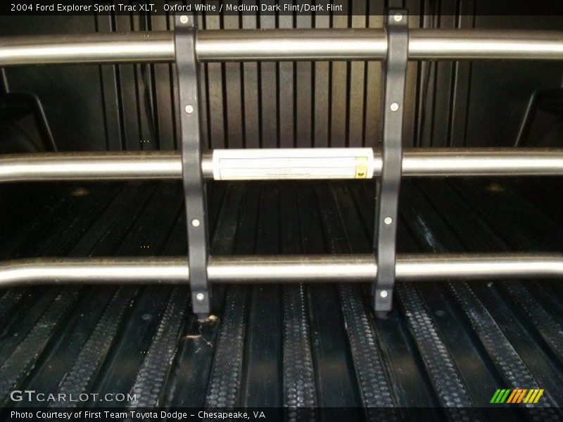 Oxford White / Medium Dark Flint/Dark Flint 2004 Ford Explorer Sport Trac XLT