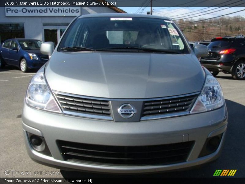 Magnetic Gray / Charcoal 2009 Nissan Versa 1.8 S Hatchback